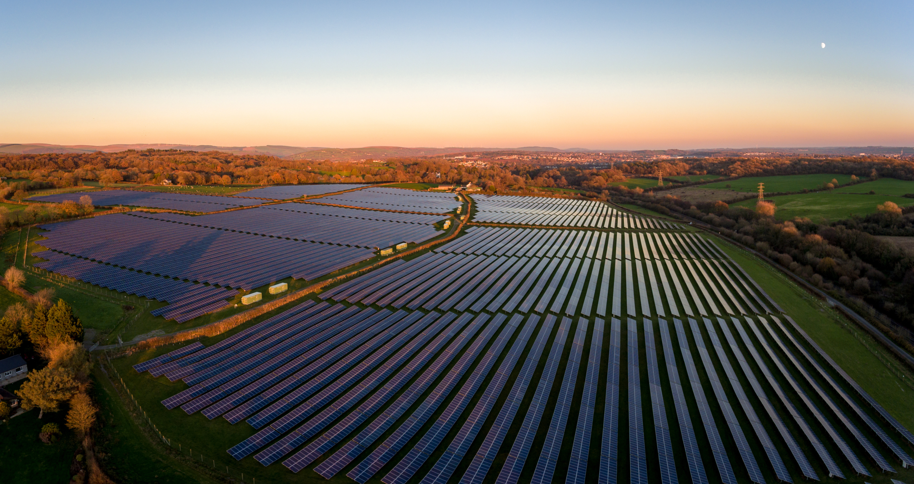 Empowering communities: The impact of green H2 hubs on regional development