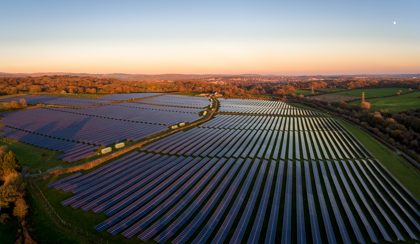 Empowering communities: The impact of green H2 hubs on regional development